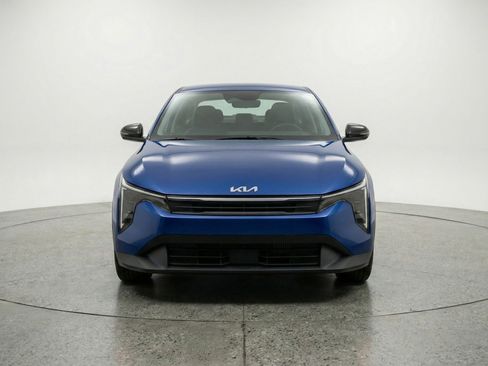 Used 2025 Kia K4 LXS image 2