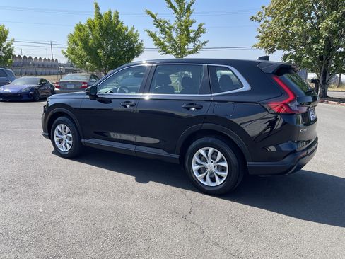Used 2023 Honda CR-V LX image 3