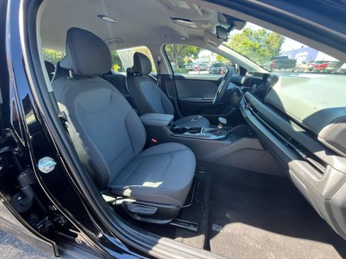 Used 2025 Kia K4 FWD image 35
