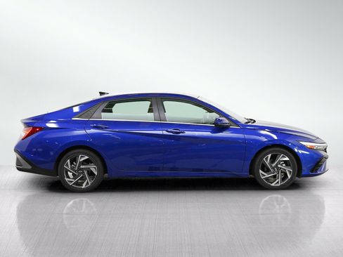 Used 2025 Hyundai Elantra SEL FWD image 6