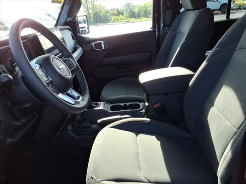 Certified 2025 Jeep Wrangler Unlimited Sahara AWD/4WD image 8