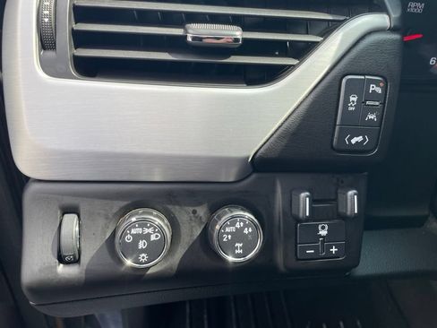 Used 2016 GMC Yukon XL SLT w/ Open Road Package AWD/4WD image 16