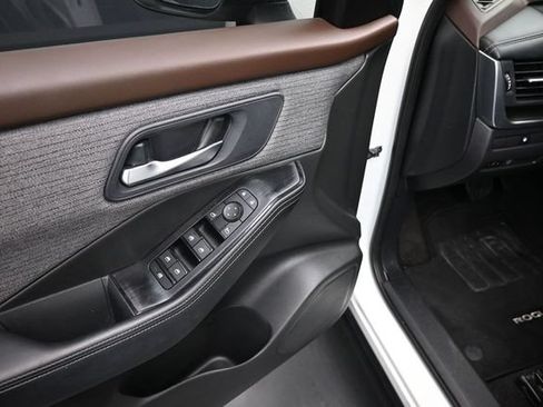 Used 2023 Nissan Rogue SV FWD image 15