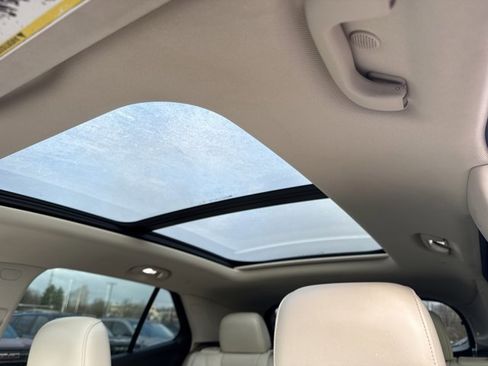 Used 2022 Buick Envision Essence w/ Safety Package image 24