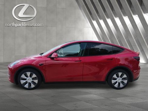 Used 2023 Tesla Model Y Long Range AWD/4WD image 1