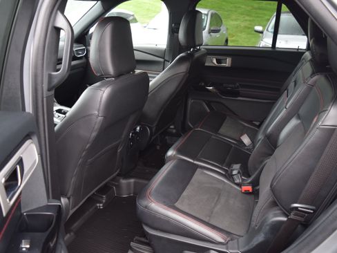 Used 2023 Ford Explorer ST-Line AWD/4WD image 8