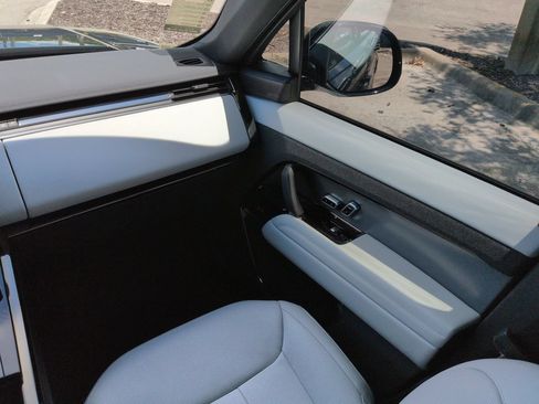 Used 2025 Land Rover Range Rover Sport SE AWD/4WD image 17
