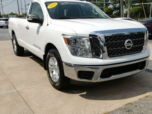 Used 2018 Nissan Titan SV RWD image 5