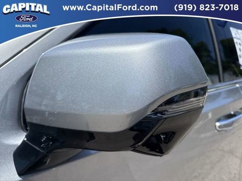 Used 2025 Chevrolet Tahoe High Country AWD/4WD image 12
