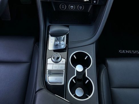 Used 2025 Genesis G70 2.5T image 15