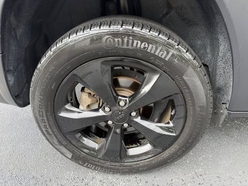 Used 2020 Jeep Cherokee Latitude Plus FWD image 36