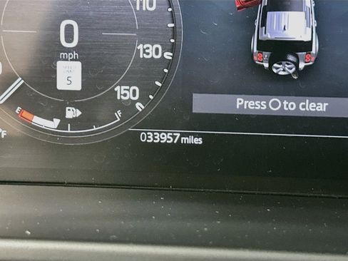 Used 2024 Land Rover Defender 110 X-Dynamic SE AWD/4WD image 18