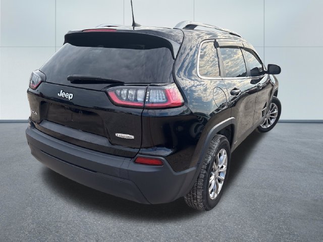 Used 2019 Jeep Cherokee Latitude Plus w/ Cold Weather Group AWD/4WD image 4