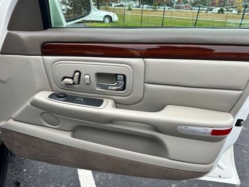 Used 1998 Cadillac De Ville D'Elegance w/ Safety/Security Pkg FWD image 26