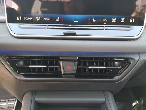 New 2026 Volkswagen Tiguan SE R-Line FWD image 21