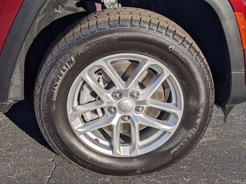 New 2025 Jeep Grand Cherokee L Laredo image 9