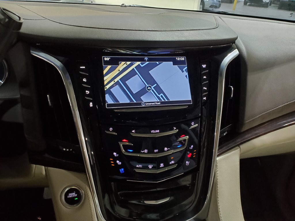 Used 2017 Cadillac Escalade Premium Luxury AWD/4WD image 31