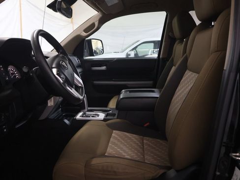 Used 2018 Toyota Tundra SR5 w/ SR5 Upgrade Package RWD image 16