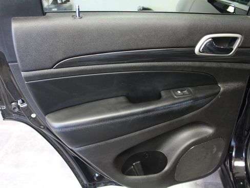 Used 2020 Jeep Grand Cherokee Laredo w/ Security & Convenience Group image 23