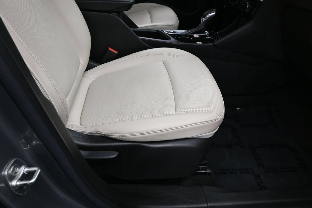 Used 2024 Buick Encore GX Sport Touring FWD image 40