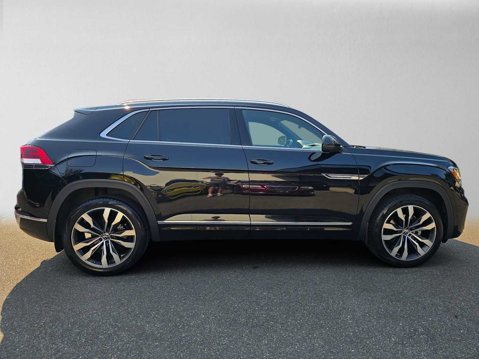 Used 2023 Volkswagen Atlas Cross Sport SEL Premium R-Line AWD/4WD image 2