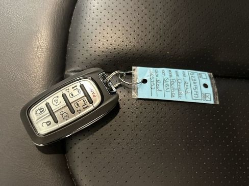 Used 2023 Chrysler Pacifica Touring-L w/ Uconnect Theater Family Group AWD/4WD image 12