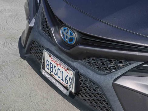 Used 2018 Toyota Camry SE FWD image 8