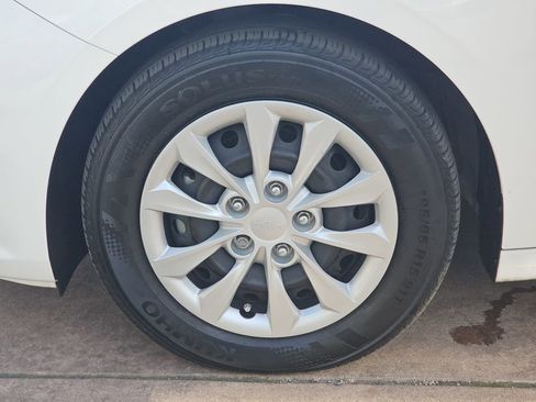 Used 2023 Kia Forte LX image 36