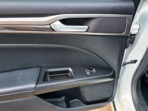 Used 2019 Ford Fusion SEL image 27