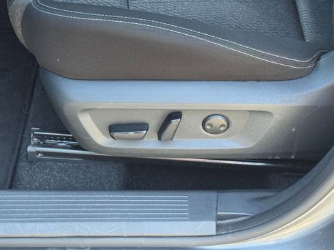 Used 2025 Nissan Rogue SV FWD image 22