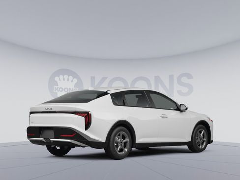 New 2025 Kia K4 LXS image 4