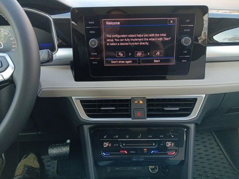 New 2025 Volkswagen Taos SE image 18