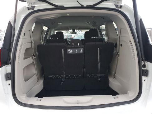 Used 2018 Chrysler Pacifica Touring Plus image 34