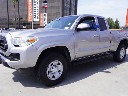 Used 2020 Toyota Tacoma SR w/ SR Convenience Package RWD image 4