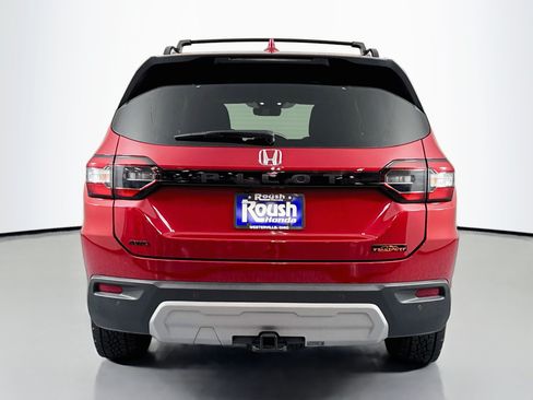 Certified 2025 Honda Pilot TrailSport image 6
