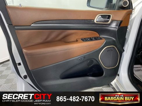 Used 2015 Jeep Grand Cherokee Summit w/ Platinum Series Group AWD/4WD image 12