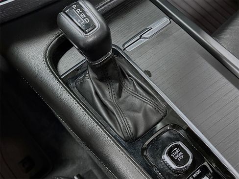 Used 2020 Volvo XC90 T5 Momentum image 17