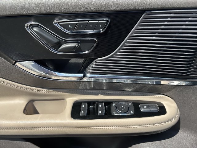 Used 2022 Lincoln Corsair AWD w/ Equipment Group 101A image 12
