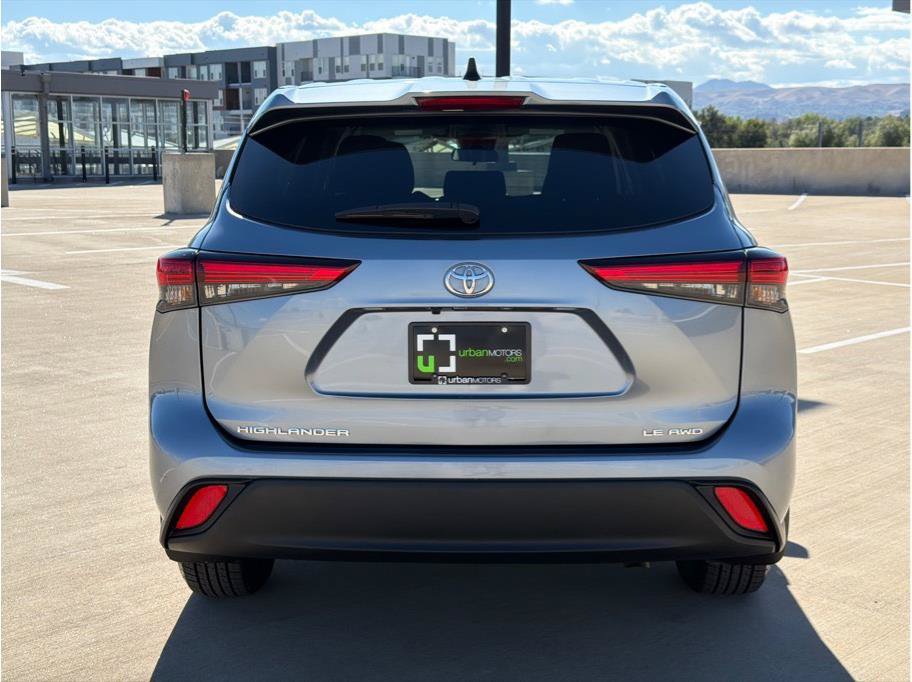 Used 2023 Toyota Highlander LE AWD/4WD image 7