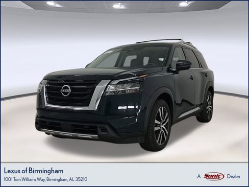 Used 2023 Nissan Pathfinder Platinum image 1
