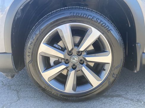 Used 2025 Honda Pilot Touring image 10