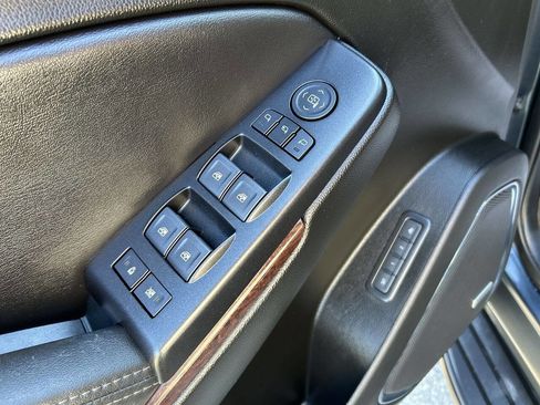 Used 2019 GMC Yukon XL SLT w/ Graphite Performance Edition image 13