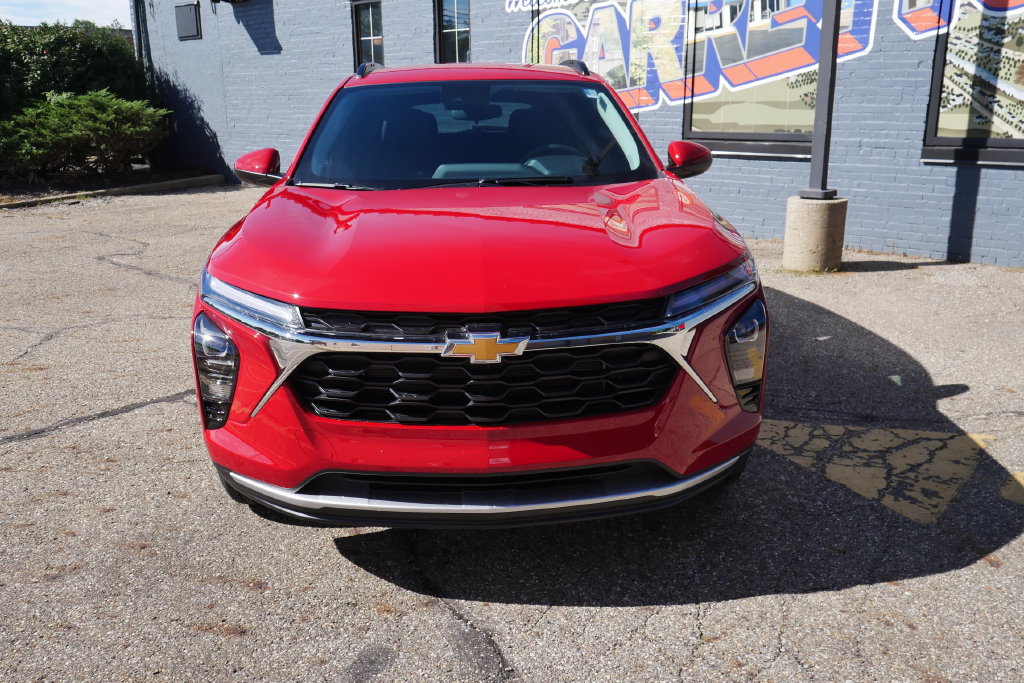New 2026 Chevrolet Trax LT w/ LT Convenience Package FWD image 2