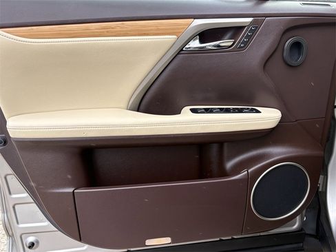 Used 2020 Lexus RX 350L Premium w/ Premium Package image 10