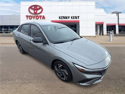 Used 2025 Hyundai Elantra Sport image 1