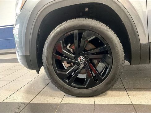 Used 2023 Volkswagen Atlas SE w/ Black Wheel Package AWD/4WD image 7