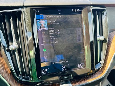 Used 2021 Volvo XC60 T5 Momentum w/ Protection Package Premier image 23