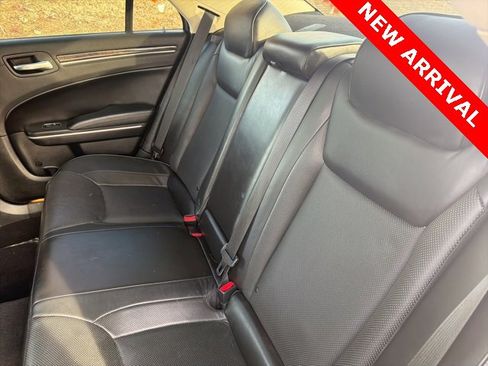 Used 2019 Chrysler 300 Limited image 18