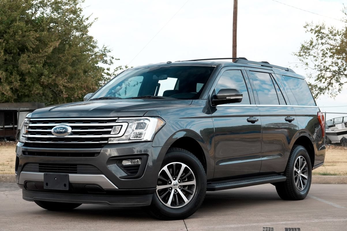 Used 2018 Ford Expedition XLT w/ Equipment Group 201A RWD image 2