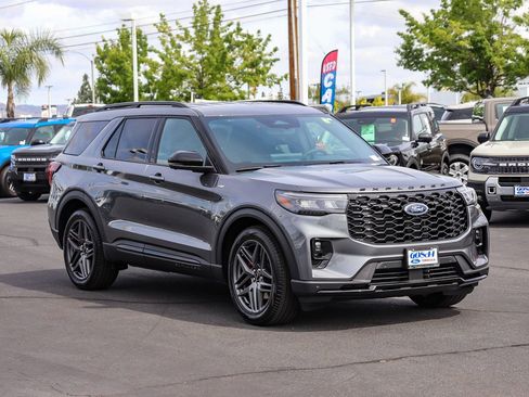 New 2026 Ford Explorer ST-Line w/ ST-Line Street Pack RWD image 3